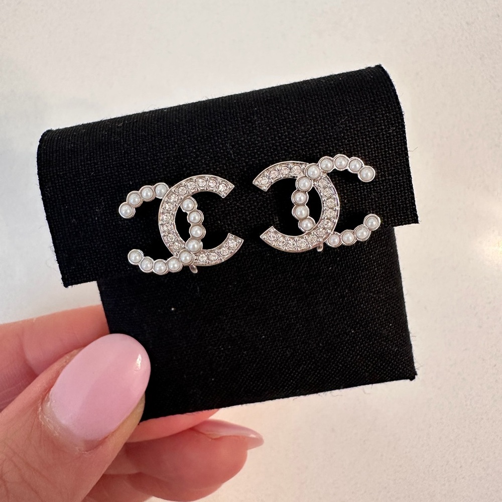Chanel CC earrings, clip-on silver crystal pearls